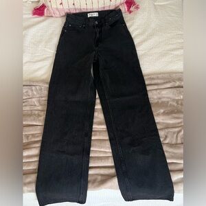 Women’s Abercrombie Loose High Rise Jeans
Washed Black
LONG LENGTH
24/== Long